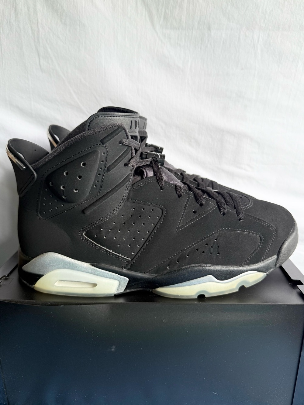 AUTHENTIC Jordan 6 Retro Chrome size 11.5 DX2836-001 2022 PRE-OWNED